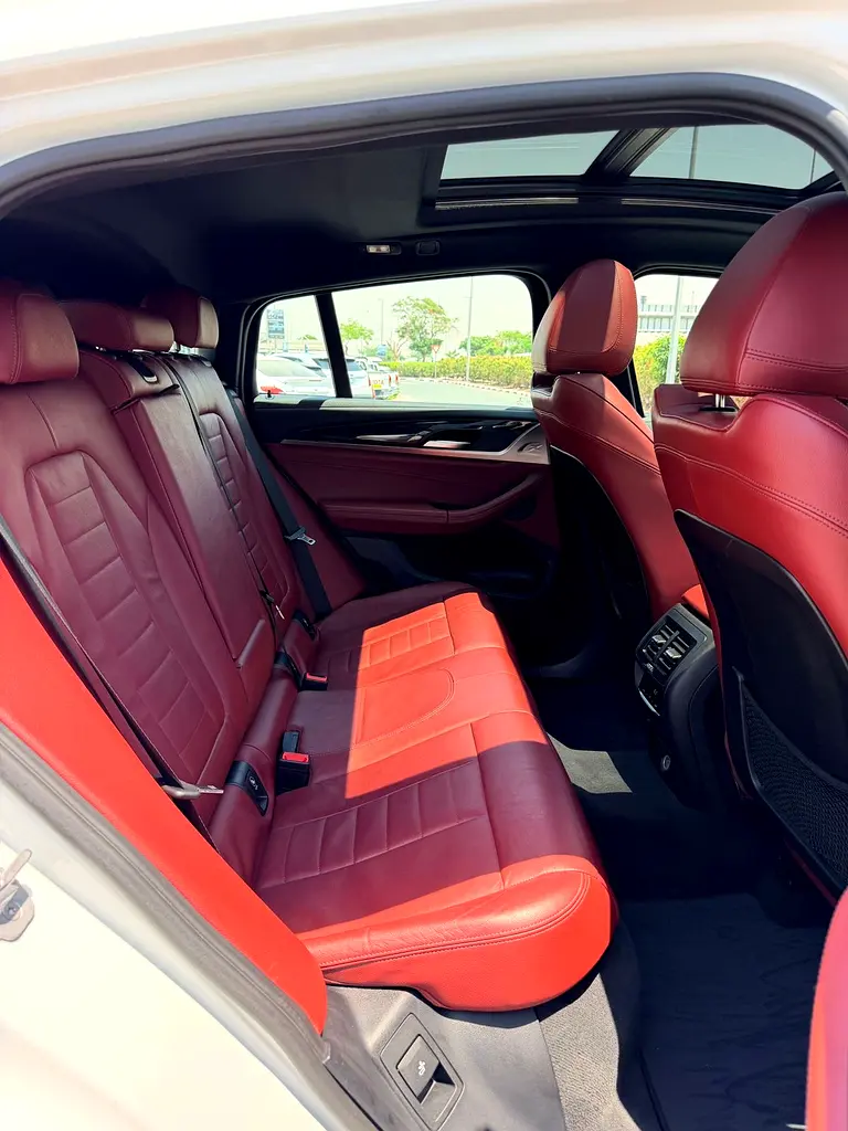 BMW X4 M40i 2019 GCC Specs - Performance Luxury SUV Single owner - Image 17
