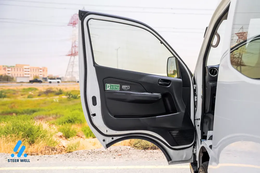 2023 Nissan Urvan NV350 | 4-Door Van Petrol | Manual GCC Specs - Image 9