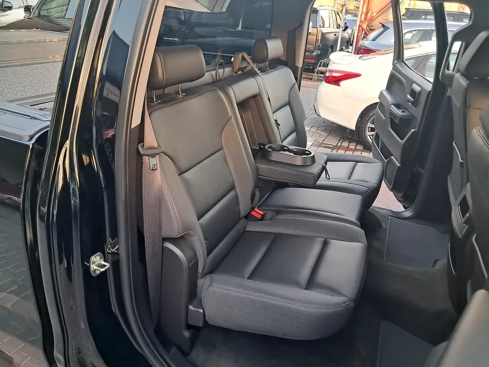 GMC Sierra Pick-up V8 Gcc Specs Accident Free Original Paint Very Well Maintained No Any Issue - Image 12