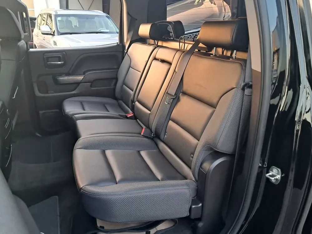 GMC Sierra Pick-up V8 Gcc Specs Accident Free Original Paint Very Well Maintained No Any Issue - Image 13