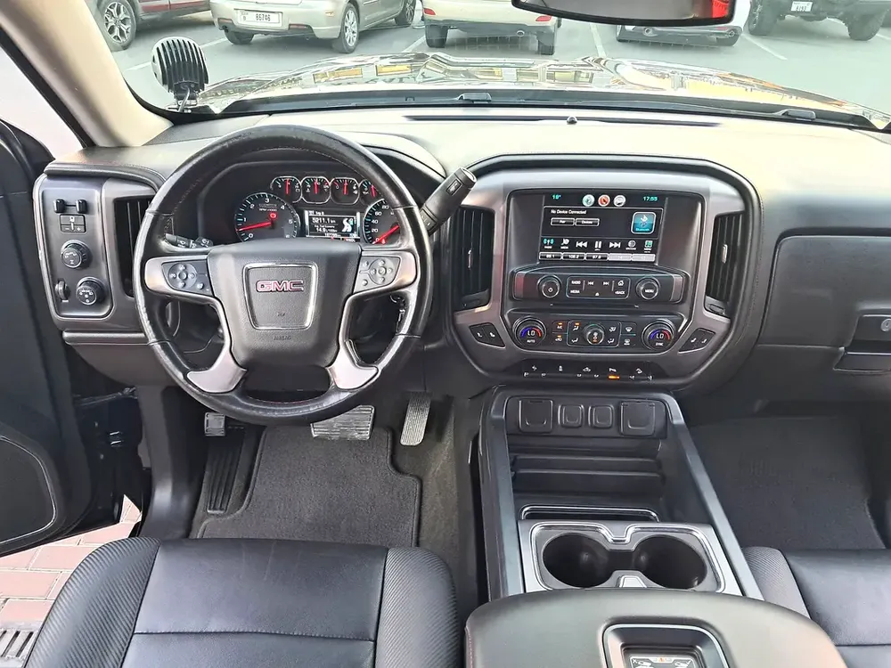 GMC Sierra Pick-up V8 Gcc Specs Accident Free Original Paint Very Well Maintained No Any Issue - Image 16