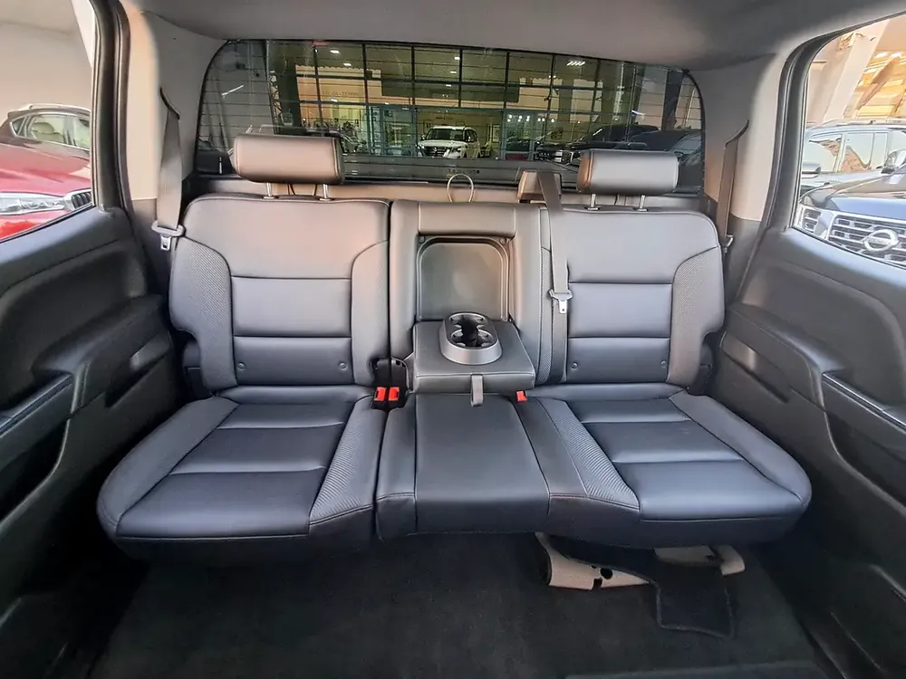 GMC Sierra Pick-up V8 Gcc Specs Accident Free Original Paint Very Well Maintained No Any Issue - Image 17