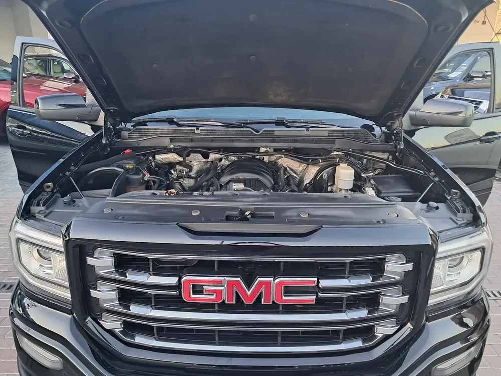 GMC Sierra Pick-up V8 Gcc Specs Accident Free Original Paint Very Well Maintained No Any Issue - Image 19