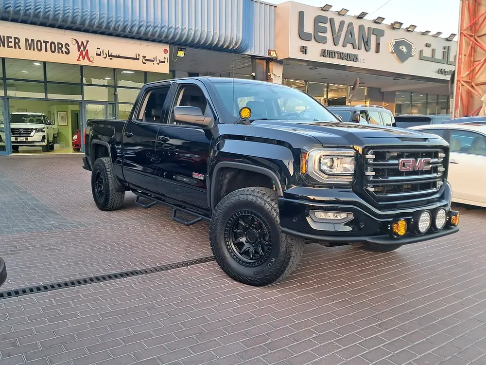 GMC Sierra Pick-up V8 Gcc Specs Accident Free Original Paint Very Well Maintained No Any Issue - Image 4