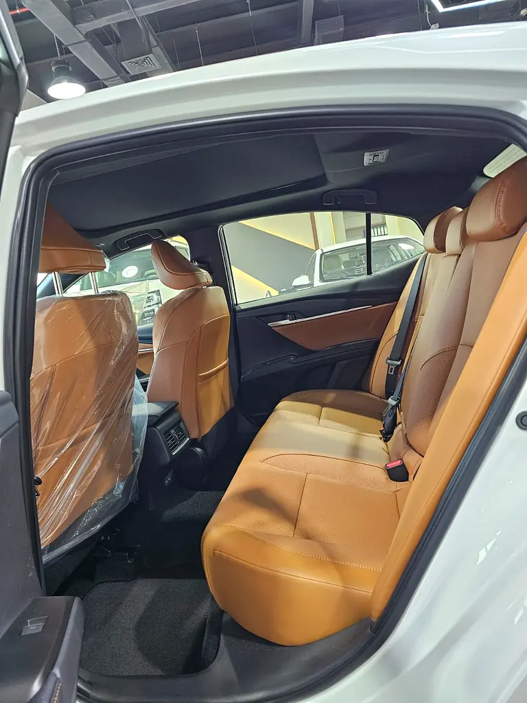 Toyota Camry GLE 2026 GCC Specs - New car 0 k - Image 9