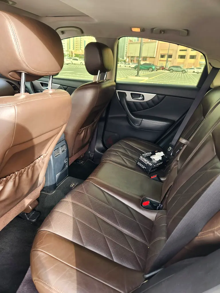 Infiniti QX70 Luxury| From the owner Directly - Image 14