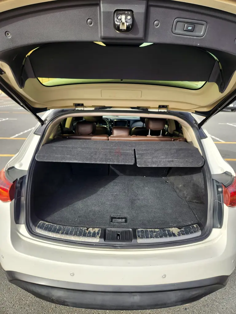 Infiniti QX70 Luxury| From the owner Directly - Image 15
