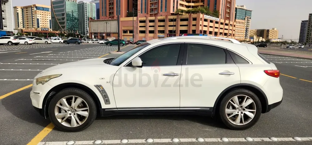 Infiniti QX70 Luxury| From the owner Directly - Image 4