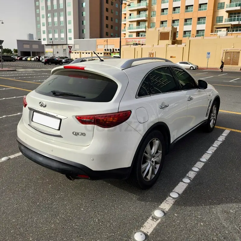 Infiniti QX70 Luxury| From the owner Directly - Image 7