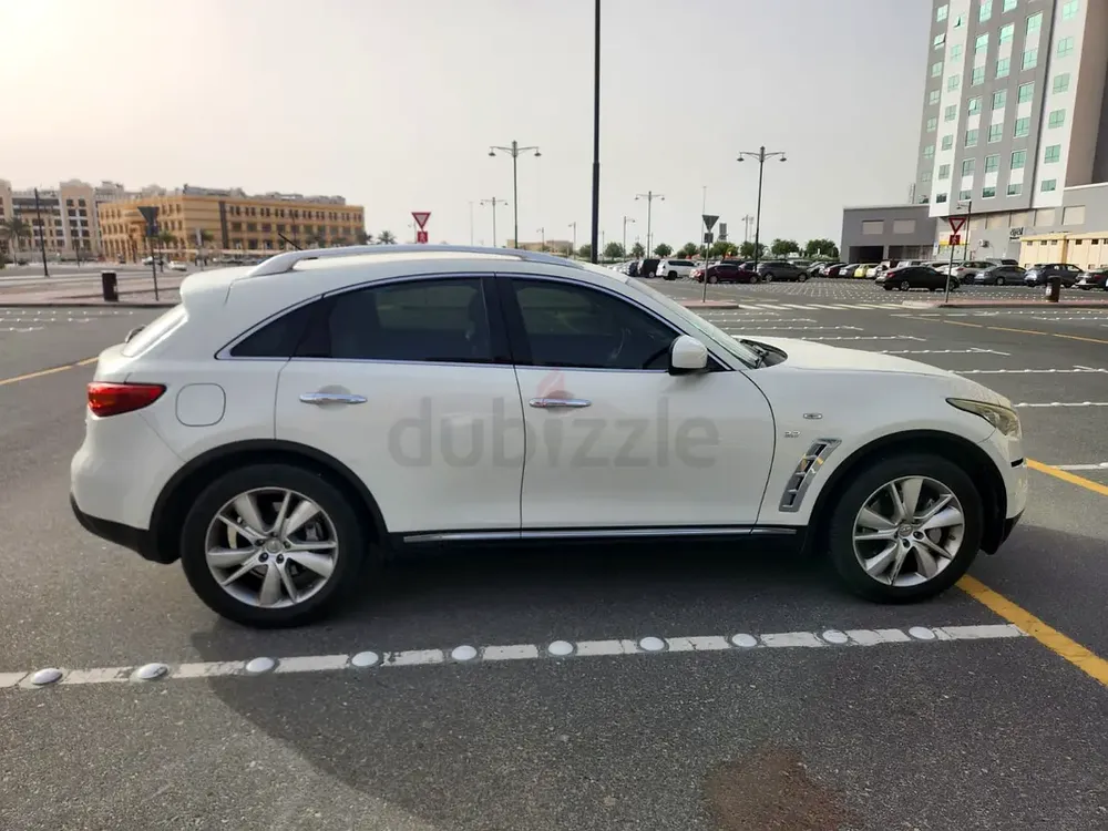Infiniti QX70 Luxury| From the owner Directly - Image 8