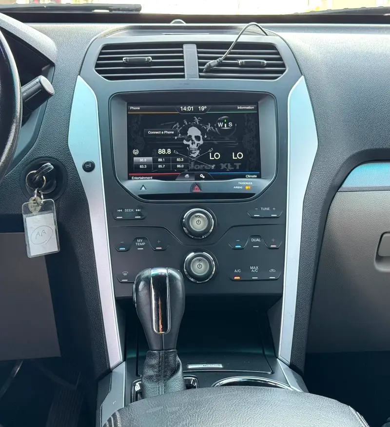 FORD EXPLORER XLT | 2012 | 7 SEATES | CLEAN CAR LOW MILEAGE FRESH JAPAN IMPORT - Image 17