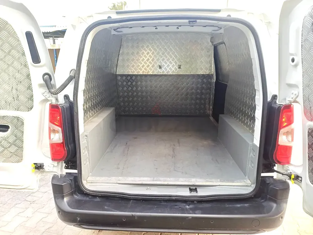2025 Peugeot Partner Van Long Body - GCC Specs - Brand New! - Image 13