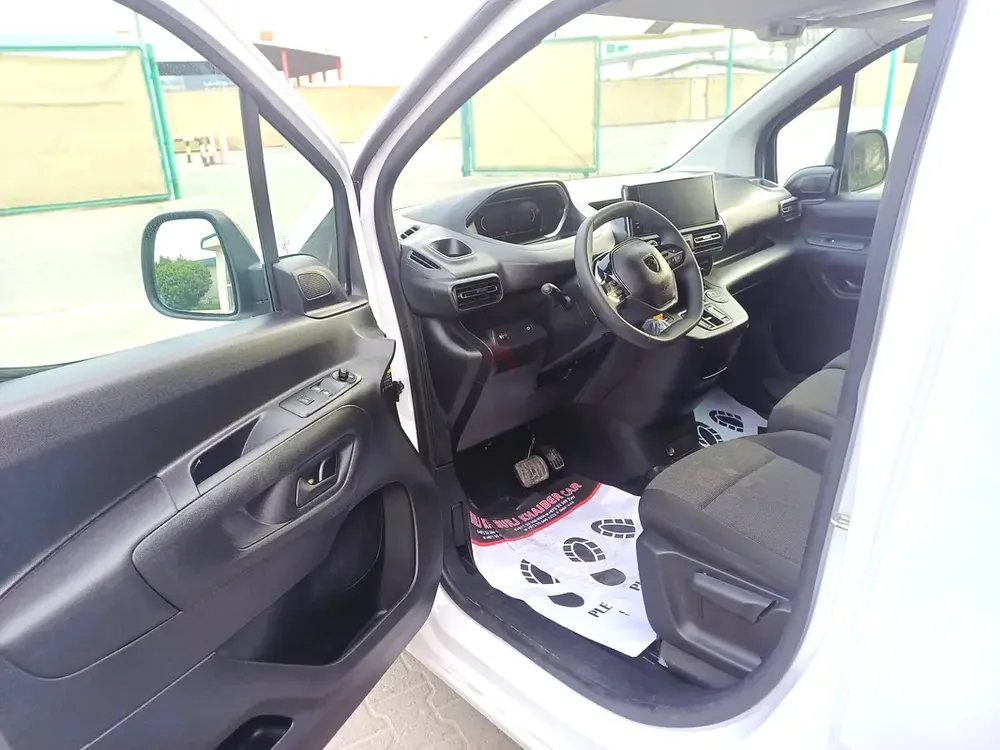2025 Peugeot Partner Van Long Body - GCC Specs - Brand New! - Image 5