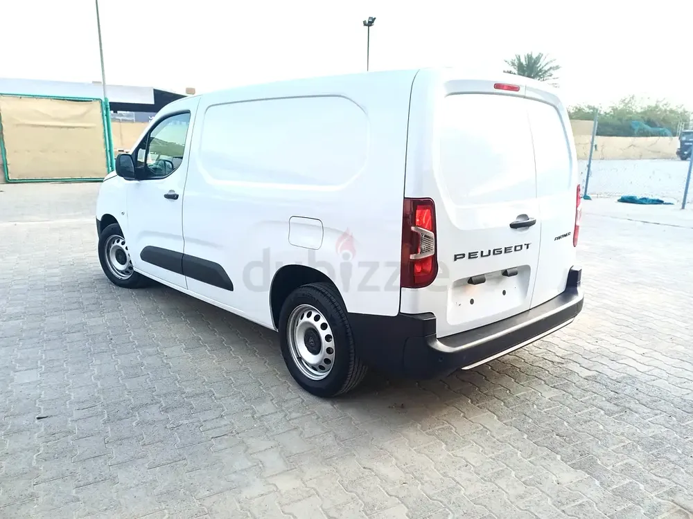 2025 Peugeot Partner Van Long Body - GCC Specs - Brand New! - Image 9