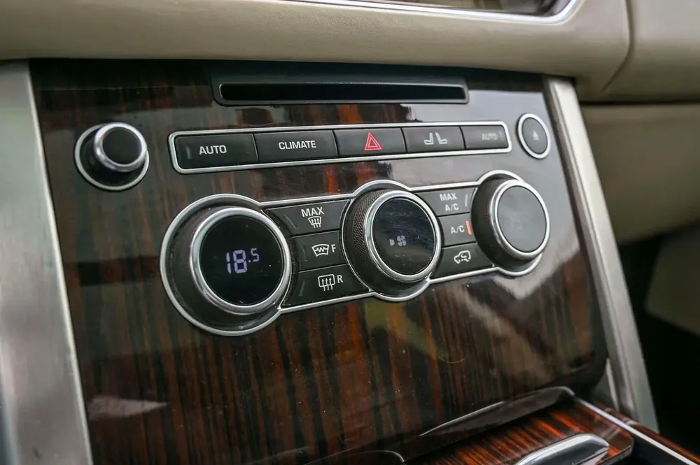Inspected Car | 2014 Land Rover Range Rover Vogue SE Supercharged | GCC Specs | Ref#450084 - Image 16