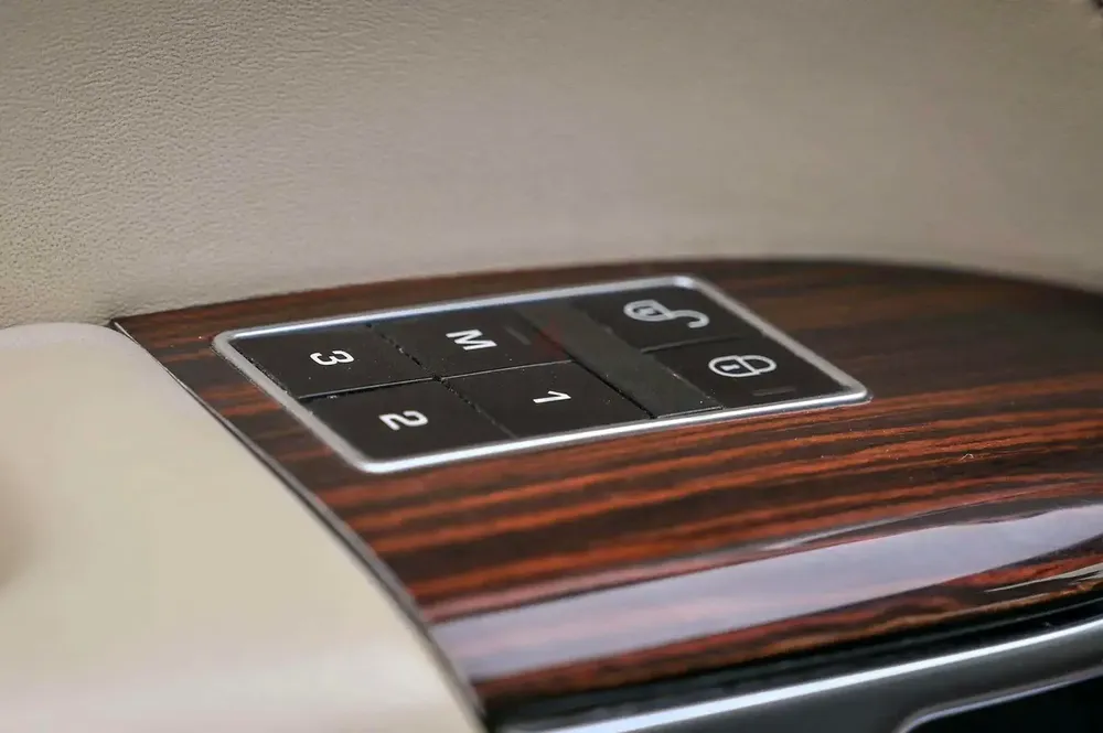 Inspected Car | 2014 Land Rover Range Rover Vogue SE Supercharged | GCC Specs | Ref#450084 - Image 18