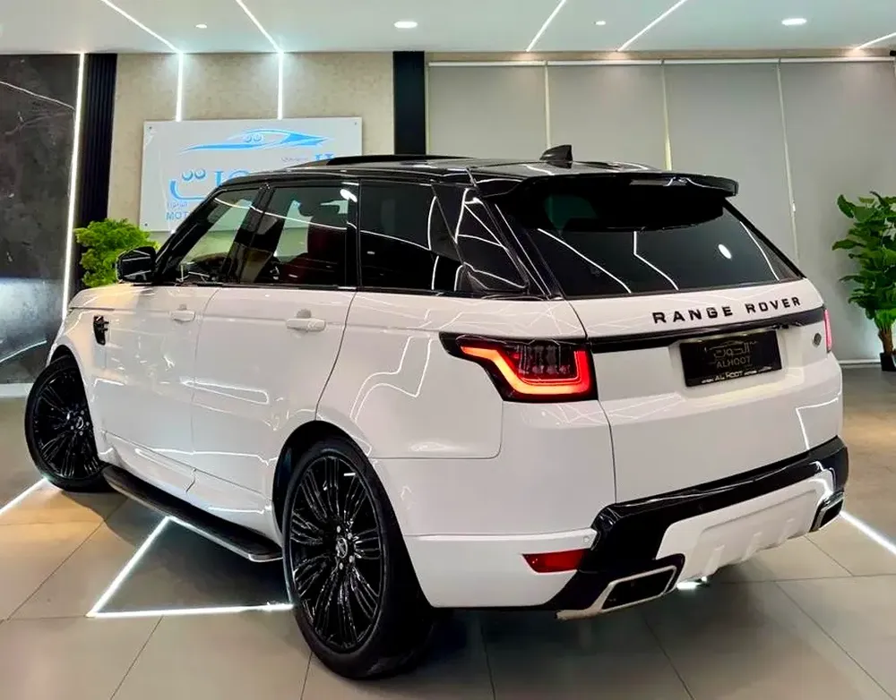 RANGE ROVER SPORT AUTOBIOGRAPHY || TOP RANGE || SINGLE OWNER || VERY NEAT || PANORAMA - Image 4