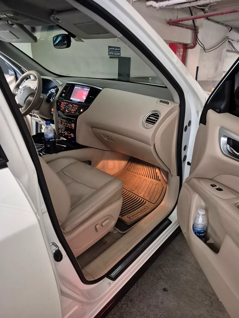 Nissan Pathfinder 2015 Excellent condition - Image 18