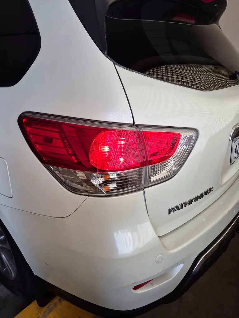 Nissan Pathfinder 2015 Excellent condition - Image 4