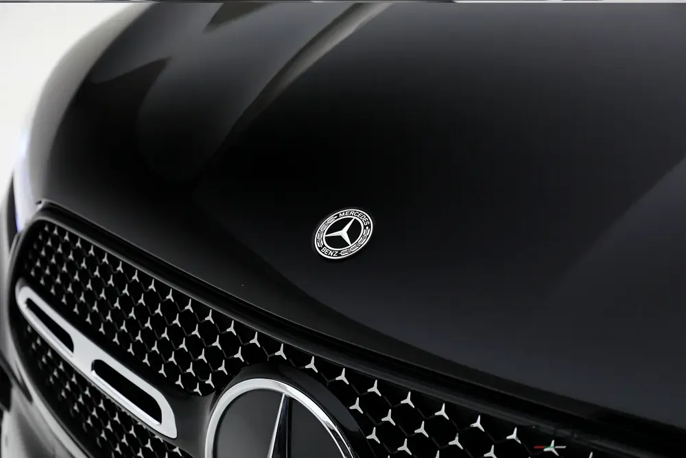 2023 Mercedes-Benz GLC 300 4MATIC | Luxury Compact SUV | Turbo Performance | Excellent Condition - Image 10