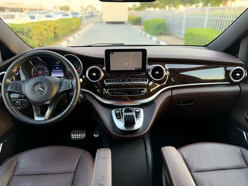 Mercedes-Benz Viano 2017 GCC Specs - Well Maintained - Image 12