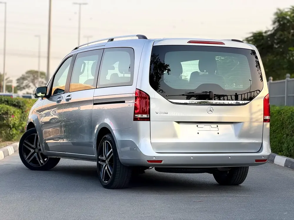 Mercedes-Benz Viano 2017 GCC Specs - Well Maintained - Image 4