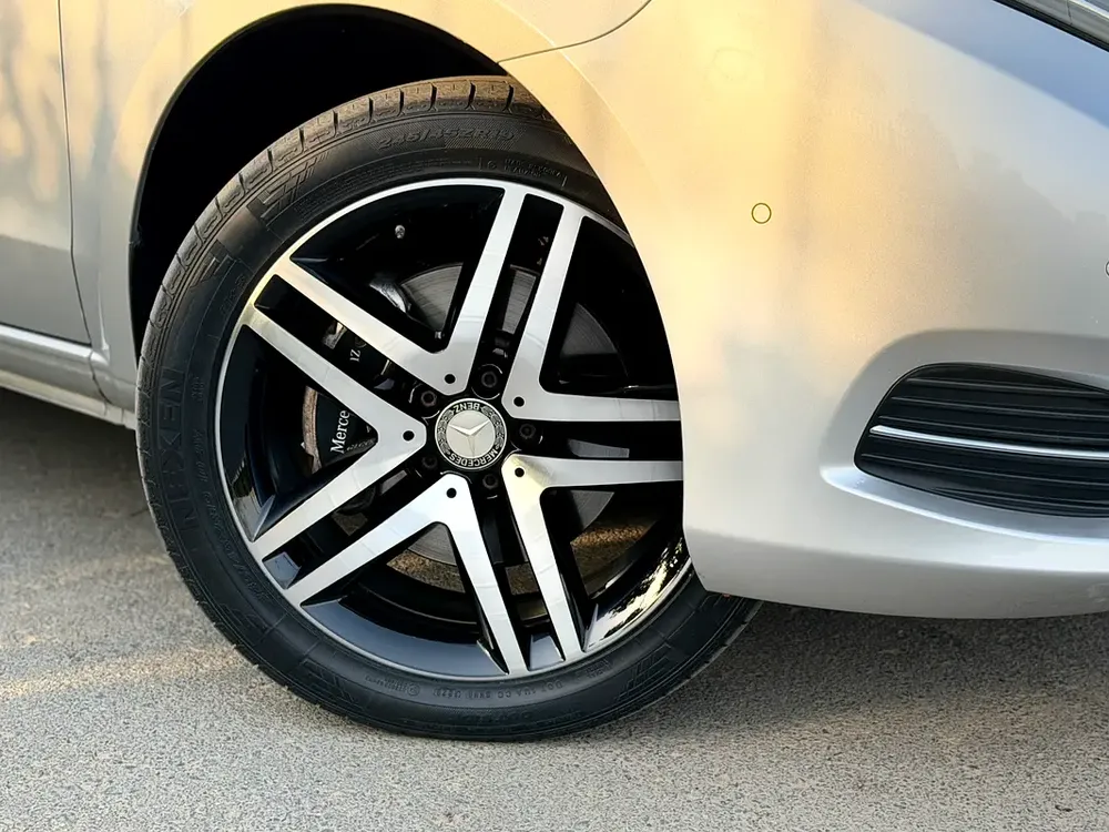 Mercedes-Benz Viano 2017 GCC Specs - Well Maintained - Image 7