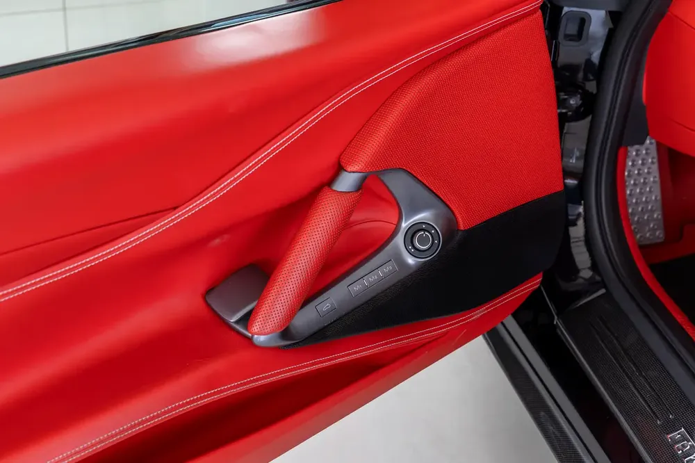 Ferrari 812 Superfast |  GCC Specs | Fully Carbon Fiber | Ceramic Brakes | Low Mileage | 2018 - Image 16