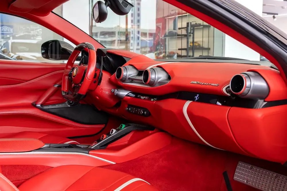 Ferrari 812 Superfast |  GCC Specs | Fully Carbon Fiber | Ceramic Brakes | Low Mileage | 2018 - Image 19