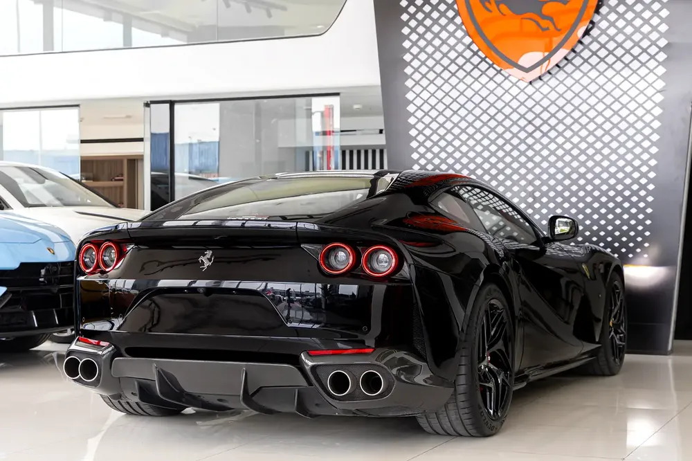 Ferrari 812 Superfast |  GCC Specs | Fully Carbon Fiber | Ceramic Brakes | Low Mileage | 2018 - Image 4