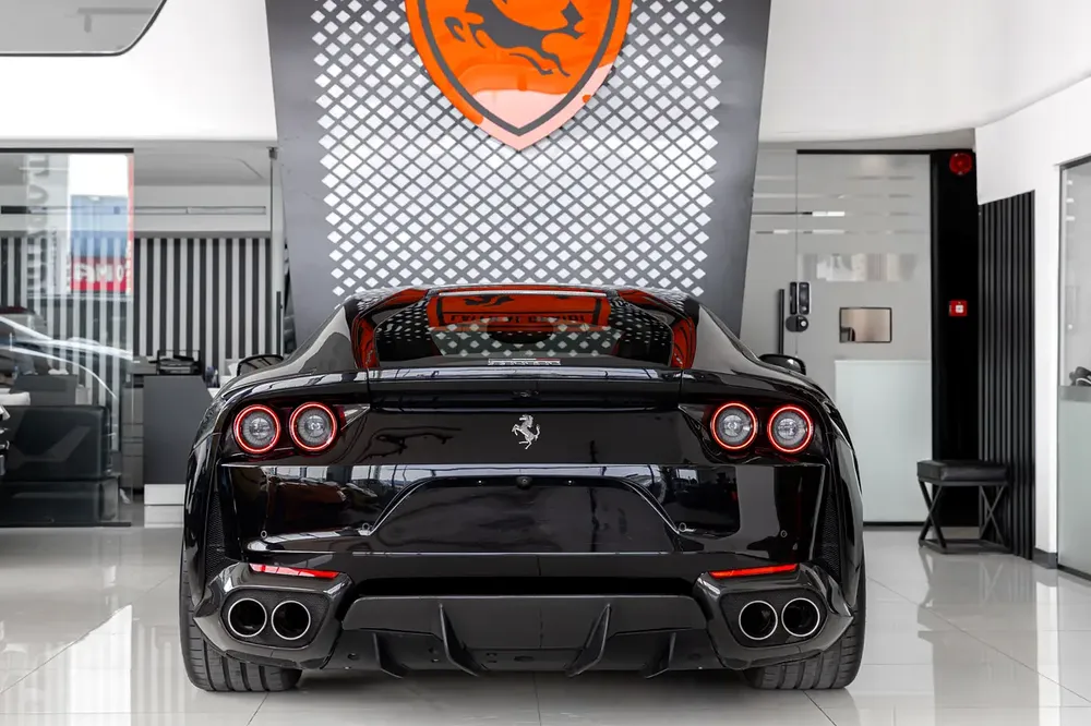 Ferrari 812 Superfast |  GCC Specs | Fully Carbon Fiber | Ceramic Brakes | Low Mileage | 2018 - Image 5