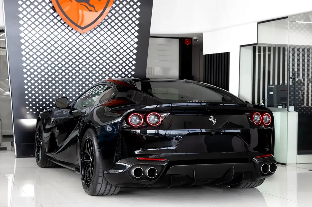 Ferrari 812 Superfast |  GCC Specs | Fully Carbon Fiber | Ceramic Brakes | Low Mileage | 2018 - Image 6