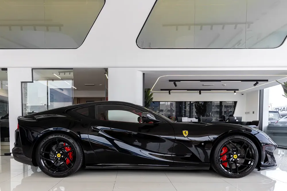Ferrari 812 Superfast |  GCC Specs | Fully Carbon Fiber | Ceramic Brakes | Low Mileage | 2018 - Image 7