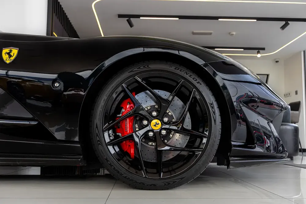 Ferrari 812 Superfast |  GCC Specs | Fully Carbon Fiber | Ceramic Brakes | Low Mileage | 2018 - Image 8