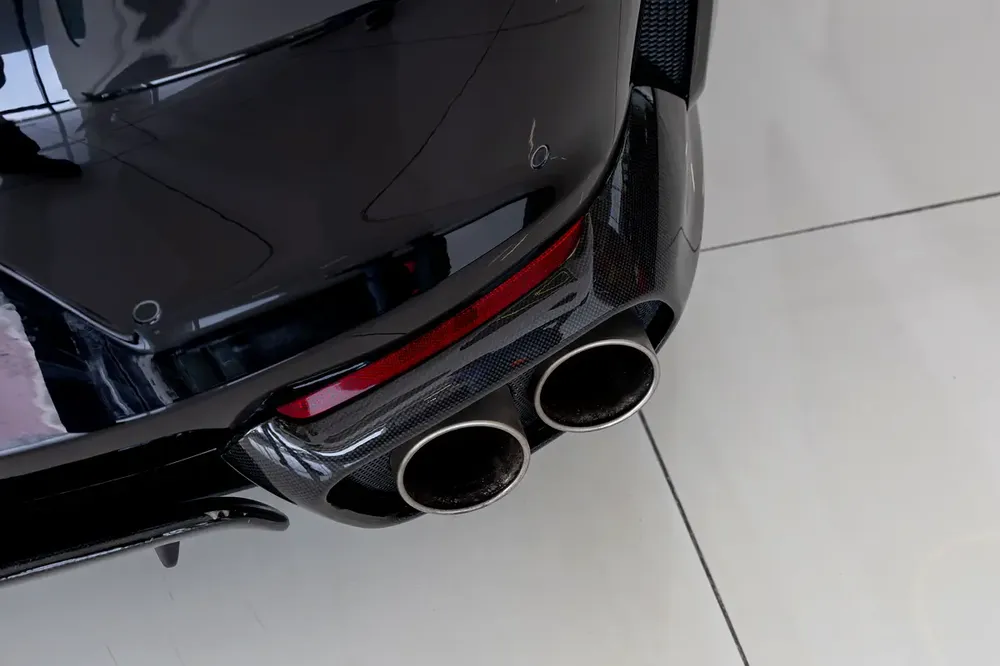 Ferrari 812 Superfast |  GCC Specs | Fully Carbon Fiber | Ceramic Brakes | Low Mileage | 2018 - Image 9