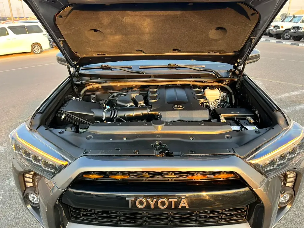2015 Toyota 4Runner SR5 Premium - 4.0L V6 - Full Display Rear CAM  - Leather Seat - Image 18