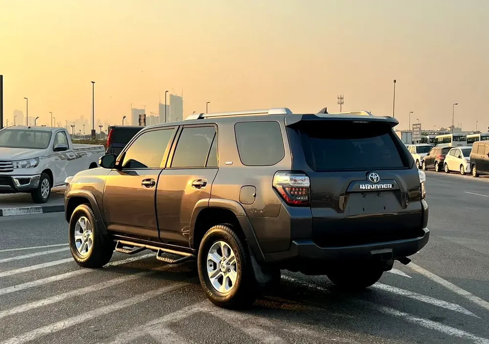 2015 Toyota 4Runner SR5 Premium - 4.0L V6 - Full Display Rear CAM  - Leather Seat - Image 4