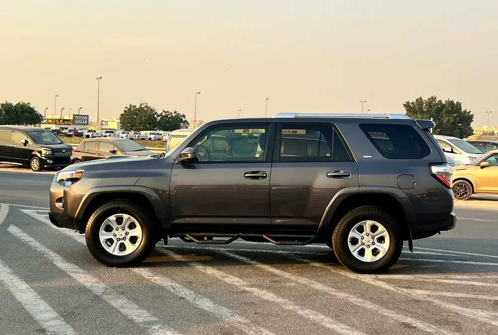 2015 Toyota 4Runner SR5 Premium - 4.0L V6 - Full Display Rear CAM  - Leather Seat - Image 5