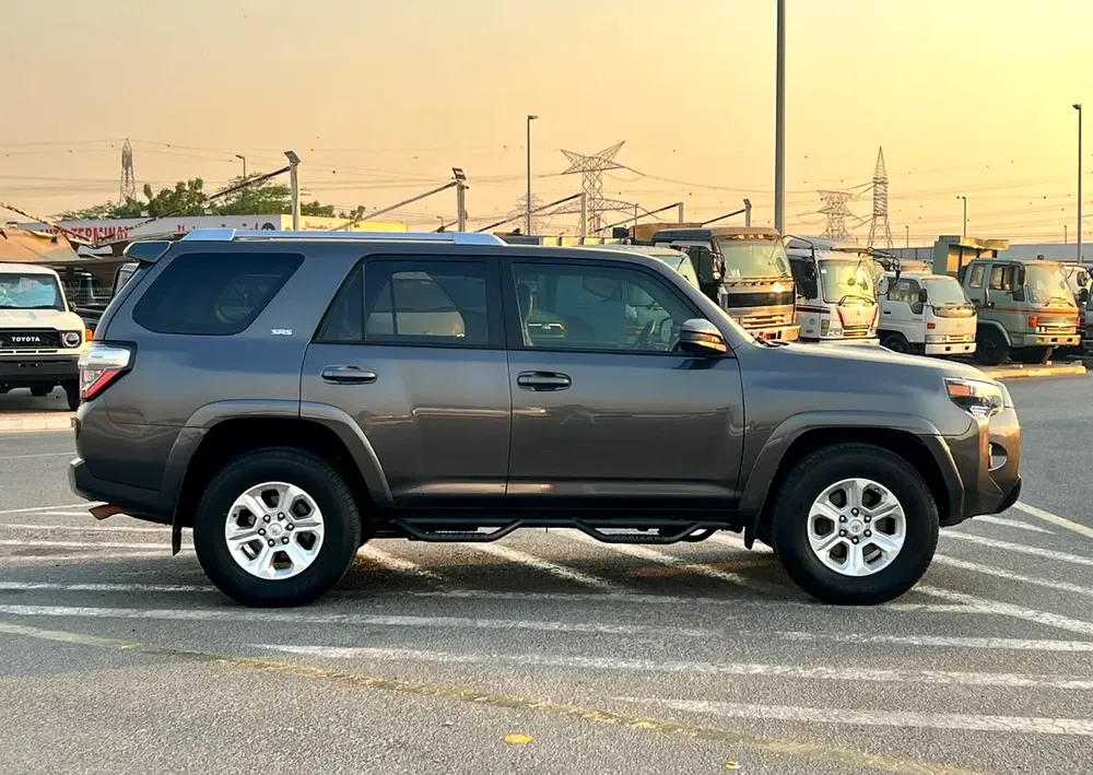 2015 Toyota 4Runner SR5 Premium - 4.0L V6 - Full Display Rear CAM  - Leather Seat - Image 9