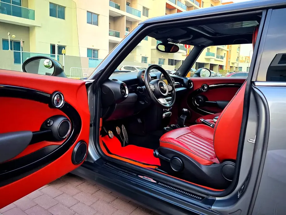 Mini Cooper JCW 2011 Chilli Edition / 2 Keys | 6 Speed Manual | Single Owner | GCC Specifications - Image 10