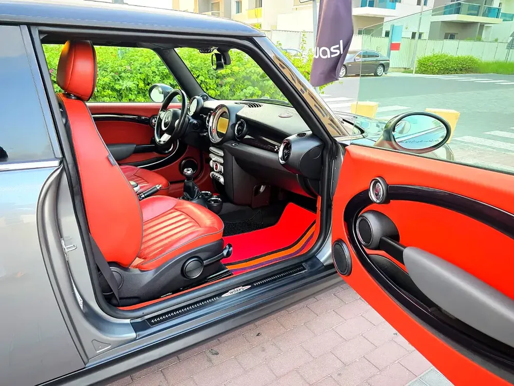 Mini Cooper JCW 2011 Chilli Edition / 2 Keys | 6 Speed Manual | Single Owner | GCC Specifications - Image 11