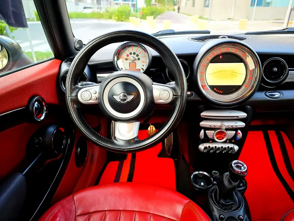 Mini Cooper JCW 2011 Chilli Edition / 2 Keys | 6 Speed Manual | Single Owner | GCC Specifications - Image 13