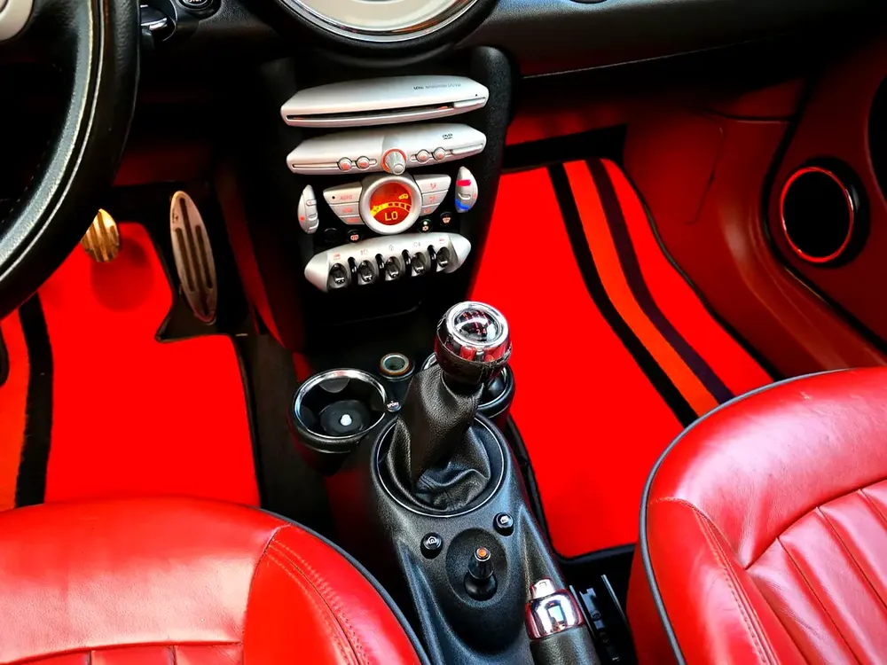 Mini Cooper JCW 2011 Chilli Edition / 2 Keys | 6 Speed Manual | Single Owner | GCC Specifications - Image 15