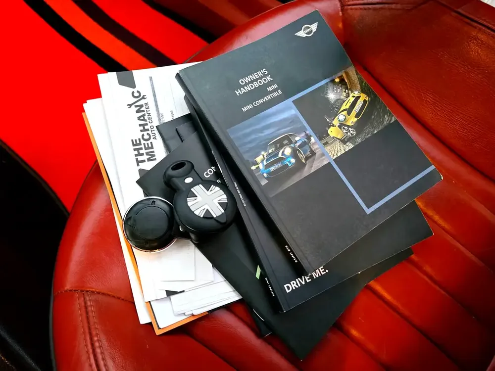 Mini Cooper JCW 2011 Chilli Edition / 2 Keys | 6 Speed Manual | Single Owner | GCC Specifications - Image 17