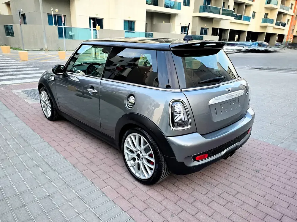 Mini Cooper JCW 2011 Chilli Edition / 2 Keys | 6 Speed Manual | Single Owner | GCC Specifications - Image 4