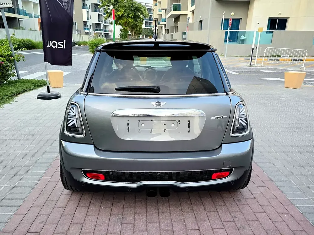 Mini Cooper JCW 2011 Chilli Edition / 2 Keys | 6 Speed Manual | Single Owner | GCC Specifications - Image 5