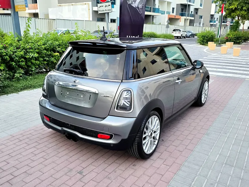 Mini Cooper JCW 2011 Chilli Edition / 2 Keys | 6 Speed Manual | Single Owner | GCC Specifications - Image 6