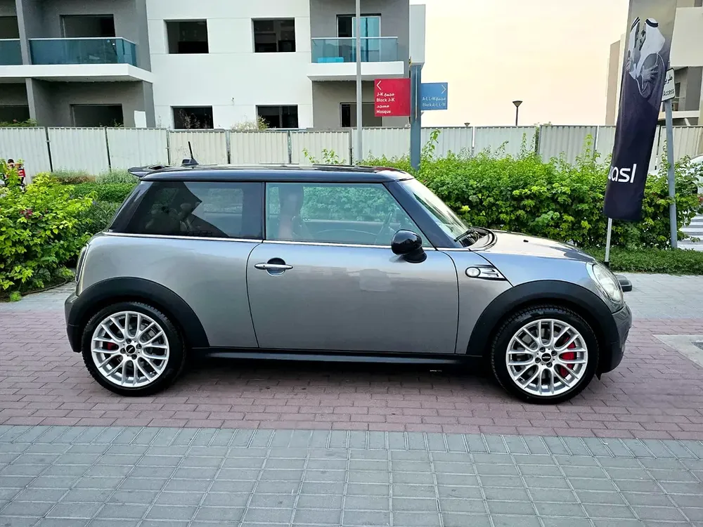 Mini Cooper JCW 2011 Chilli Edition / 2 Keys | 6 Speed Manual | Single Owner | GCC Specifications - Image 7