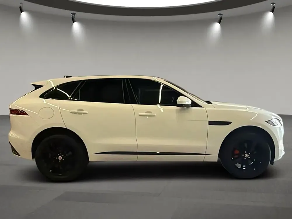 2021 Jaguar F-Pace R Dynamic SE Black - Image 4