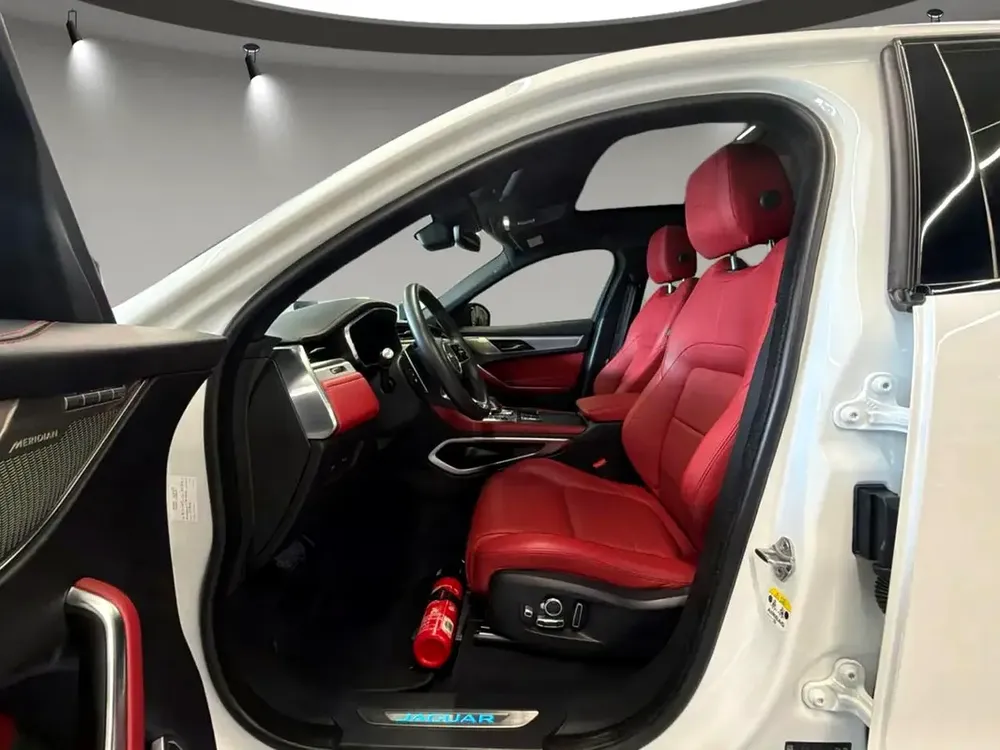 2021 Jaguar F-Pace R Dynamic SE Black - Image 9